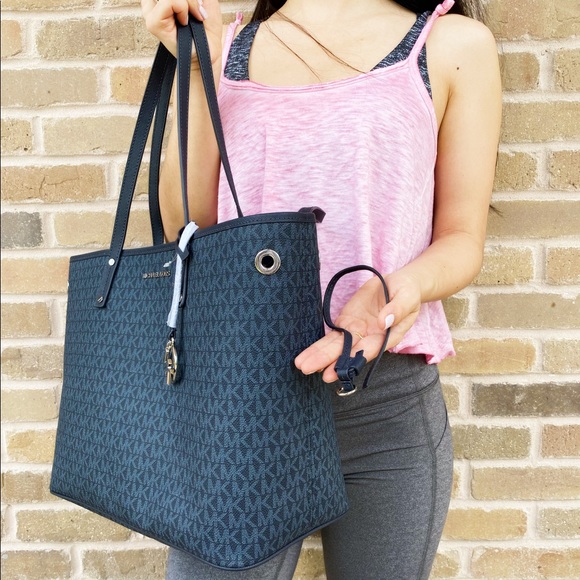 Gaby’sBags👜💕 Michael Kors large tote blue mk - Picture 4 of 4